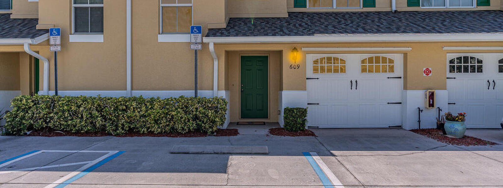 609 Cedar Side Circle