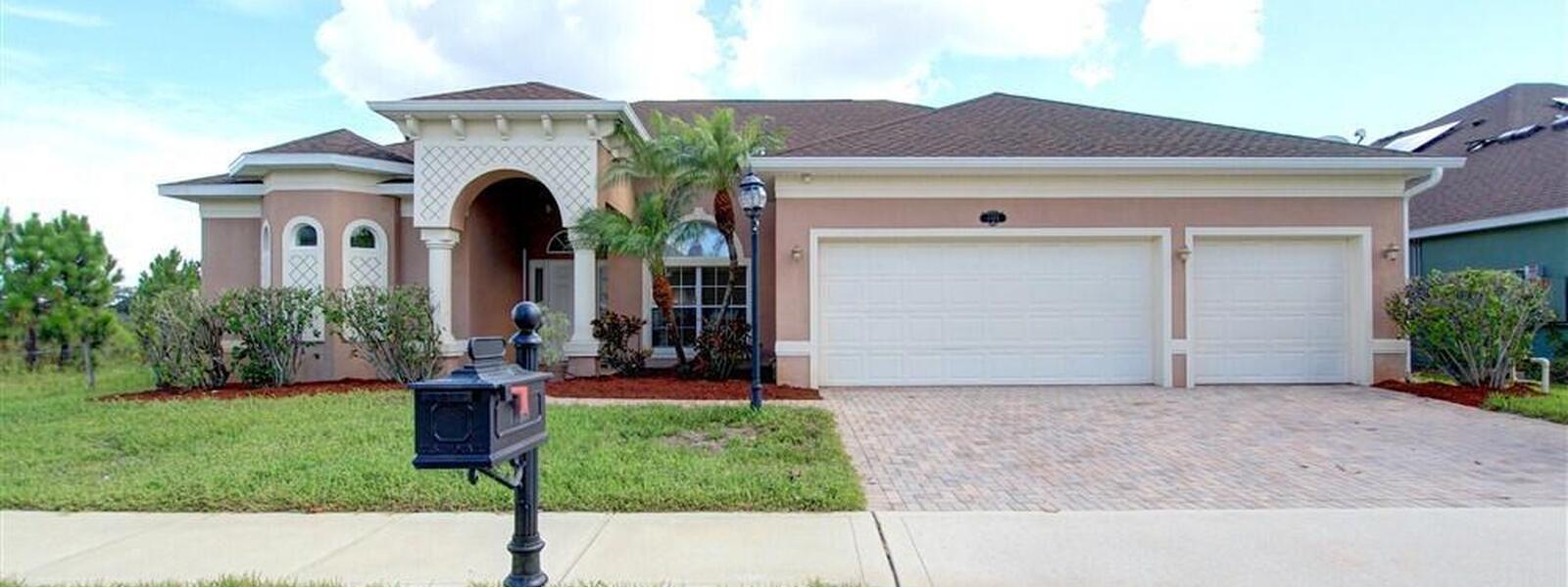 1185 Dromin Lane
