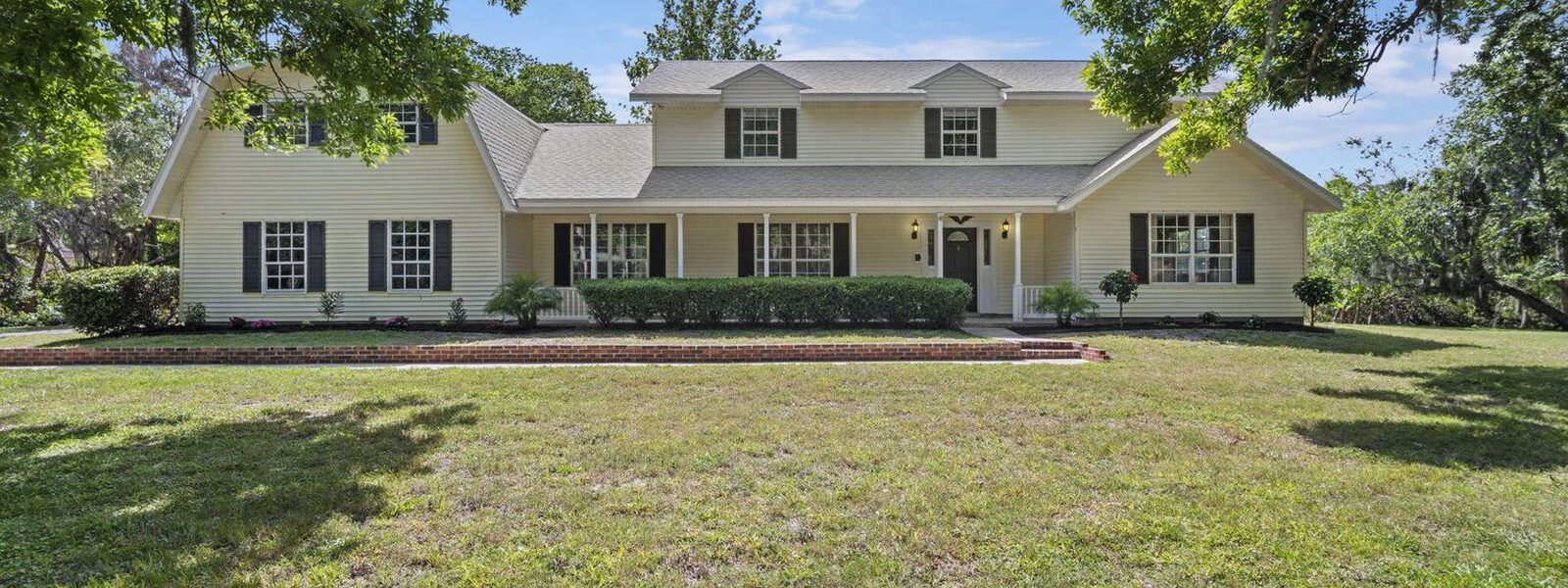 945 Bluegrass Lane