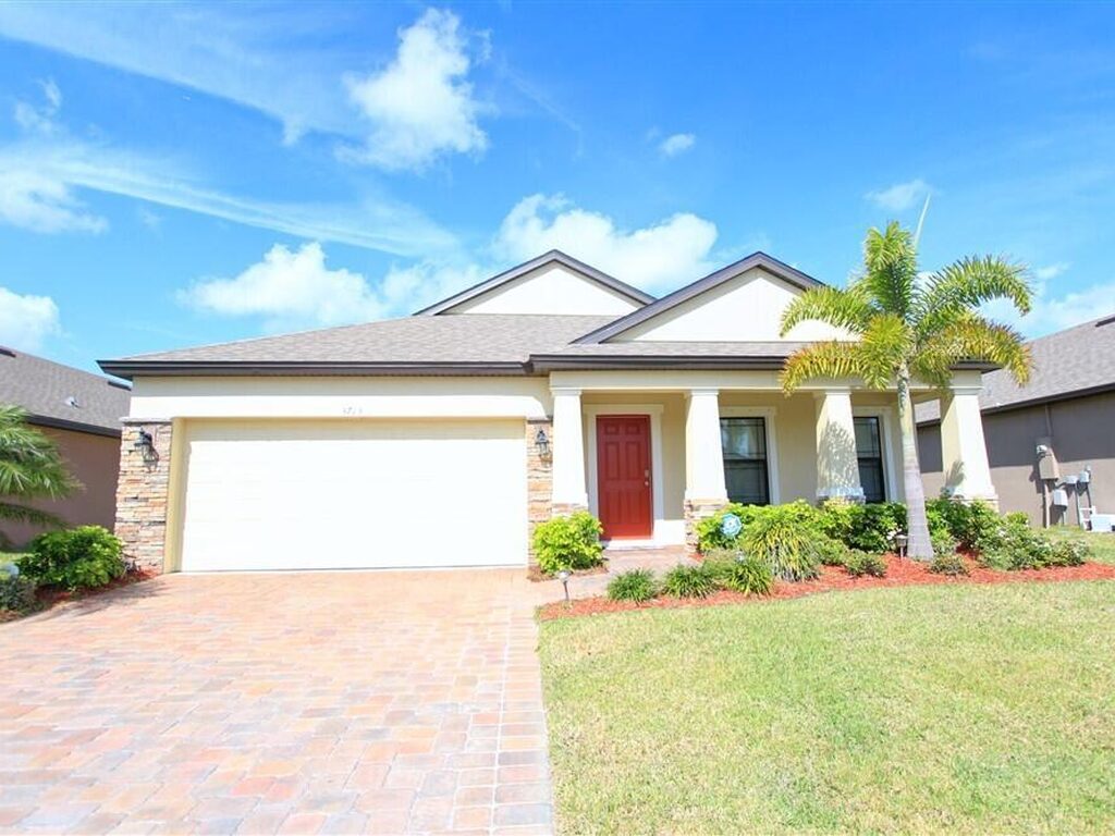 3713 Whimsical Circle