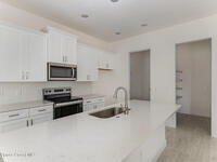 557 Castana Avenue Unit #09