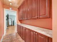 909 Waialae Circle