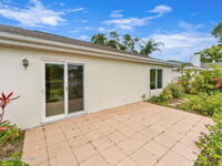 6986 Hammock Lakes Drive