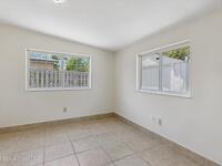 925 Abeto Street