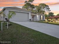982 Pyracantha Street