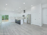 475 La Coco Street