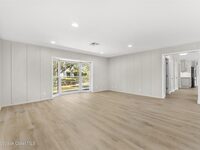 517 N River Oaks Drive