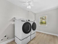 517 N River Oaks Drive