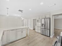 517 N River Oaks Drive