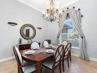 922 Balmoral Way