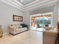922 Balmoral Way