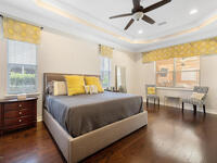 922 Balmoral Way