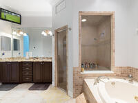 922 Balmoral Way
