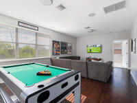 922 Balmoral Way