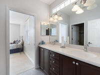 922 Balmoral Way