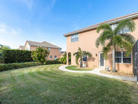 922 Balmoral Way